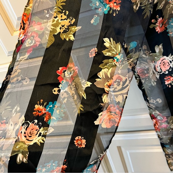 Floral Black & Sheer Scarf - Picture 2 of 4